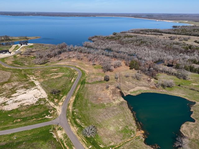 410 Peninsula Drive, Honey Grove, TX 75446