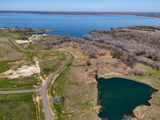 410 Peninsula Drive, Honey Grove, TX 75446