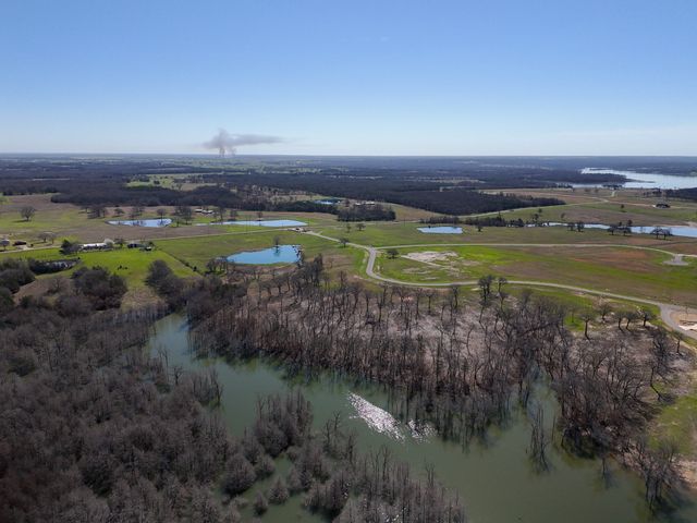 410 Peninsula Drive, Honey Grove, TX 75446