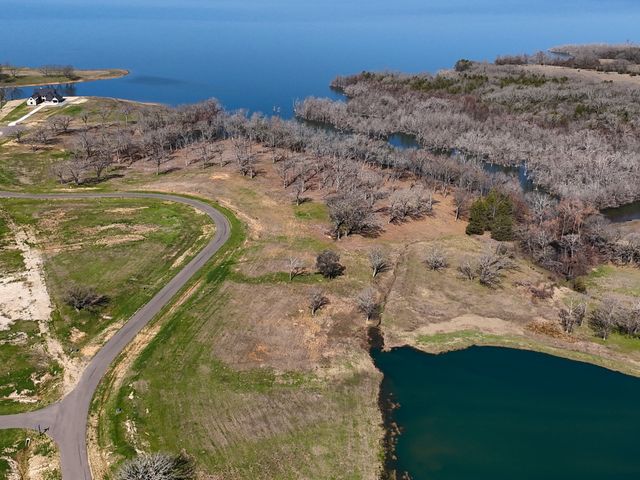 410 Peninsula Drive, Honey Grove, TX 75446