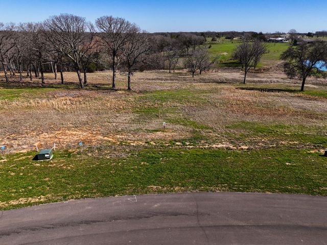 410 Peninsula Drive, Honey Grove, TX 75446