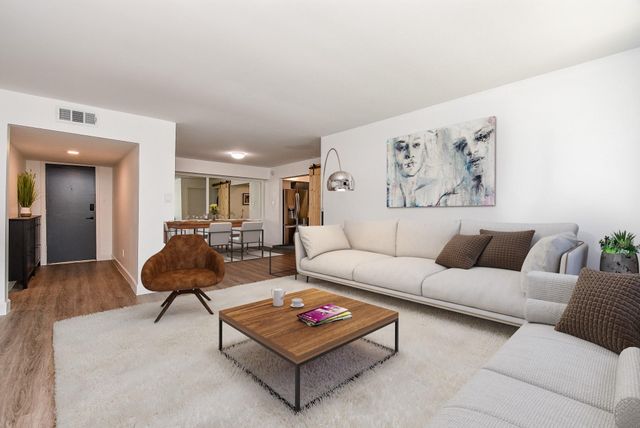 357 N Post Oak Lane 312, Houston, TX 77024