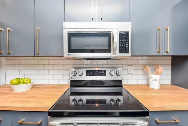 357 N Post Oak Lane 312, Houston, TX 77024