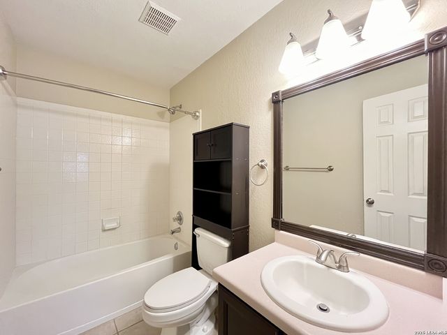 8210 Donley Pond, San Antonio, TX 78254