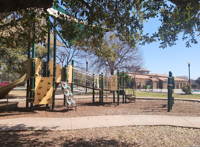 8210 Donley Pond, San Antonio, TX 78254