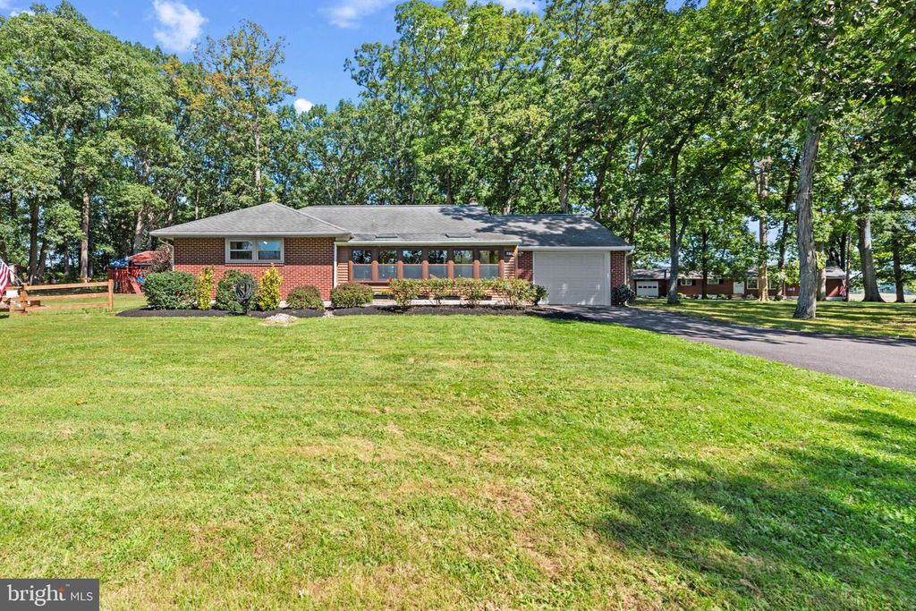37 LITTLE RD, ZIEGLERVILLE, PA 19492 — exterior