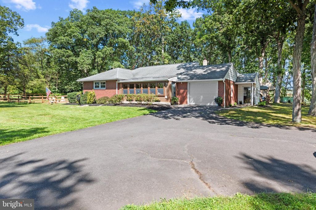 37 LITTLE RD, ZIEGLERVILLE, PA 19492 — photo 2