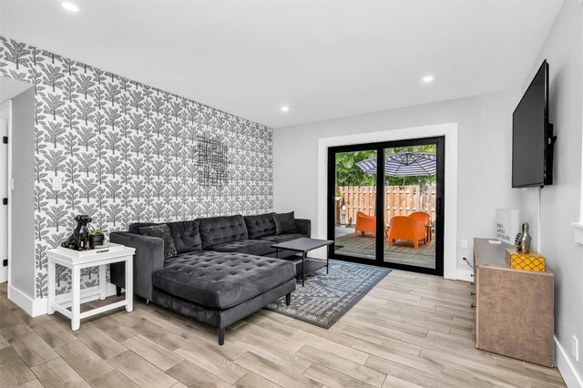 738 NE 17th Avenue, Fort Lauderdale, FL 33304