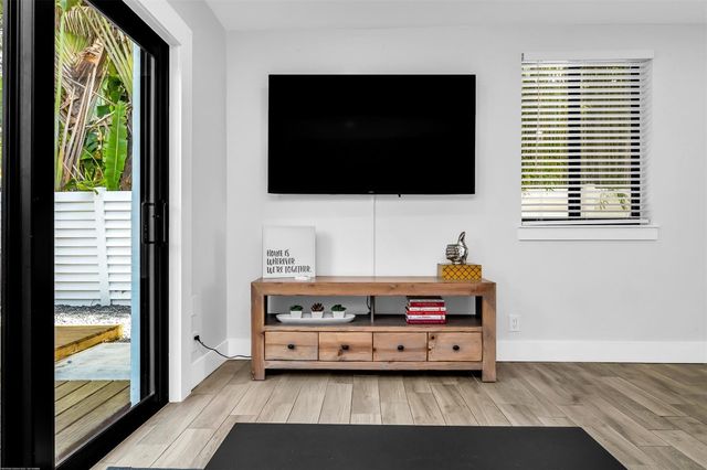 738 NE 17th Avenue, Fort Lauderdale, FL 33304