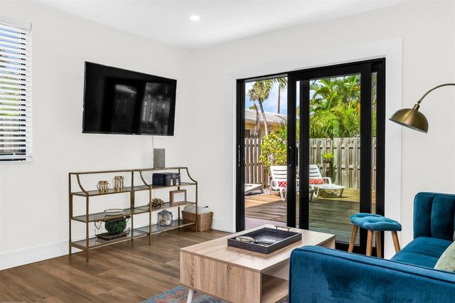 738 NE 17th Avenue, Fort Lauderdale, FL 33304