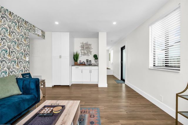 738 NE 17th Avenue, Fort Lauderdale, FL 33304