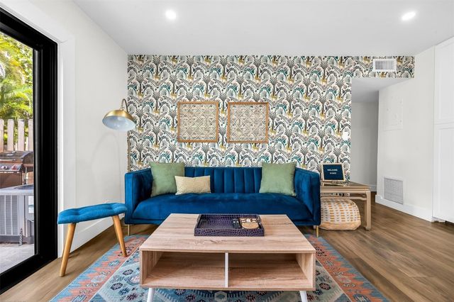 738 NE 17th Avenue, Fort Lauderdale, FL 33304