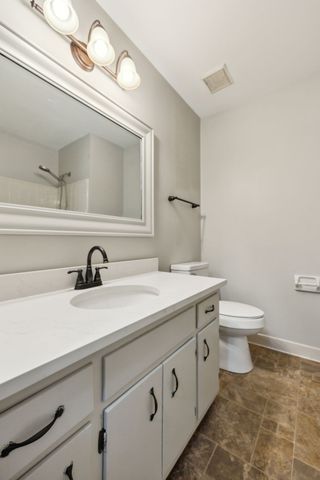 555 N DuPont Ave Apt D90, Madison, TN 37115