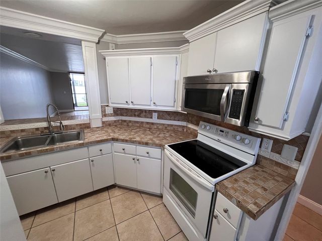 118 Lake Emerald Drive 103, Oakland Park, FL 33309