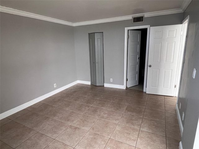 118 Lake Emerald Drive 103, Oakland Park, FL 33309