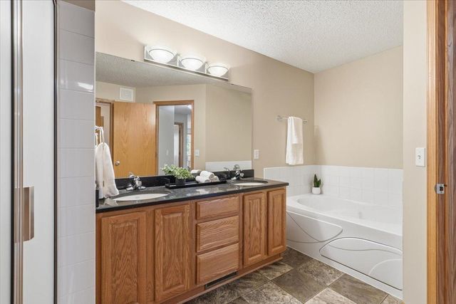 17150 Eastwood Avenue, Lakeville, MN 55024