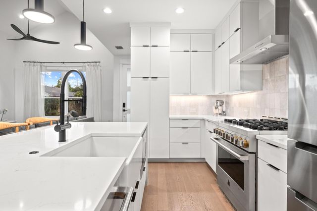 2104 E 2nd ST 1, Austin, TX 78702