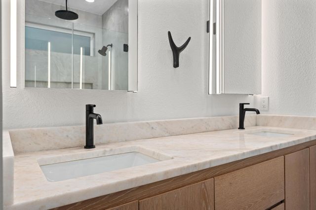2104 E 2nd ST 1, Austin, TX 78702