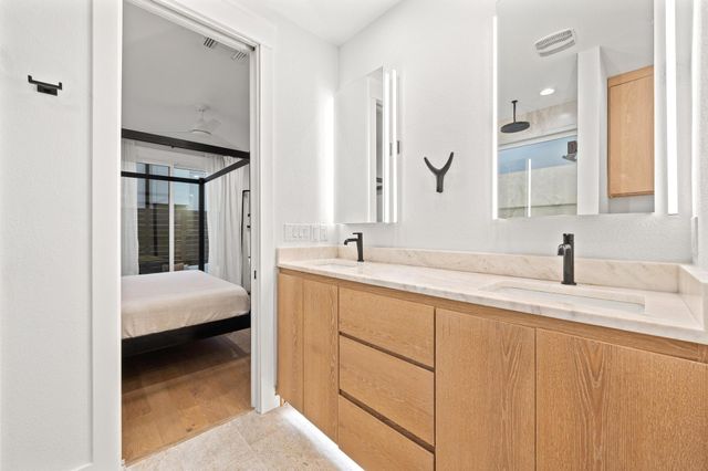 2104 E 2nd ST 1, Austin, TX 78702
