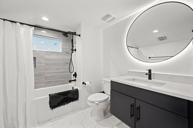 2104 E 2nd ST 1, Austin, TX 78702