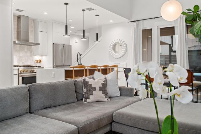 2104 E 2nd ST 1, Austin, TX 78702
