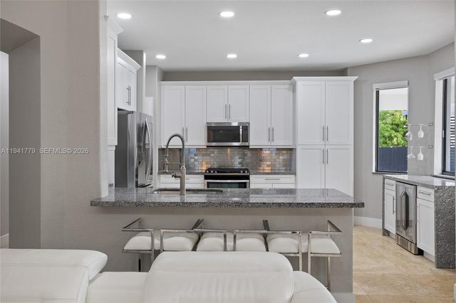 5324 SW 164 Ct, Miami, FL 33185