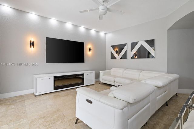 5324 SW 164 Ct, Miami, FL 33185