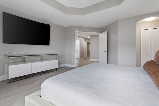 5324 SW 164 Ct, Miami, FL 33185