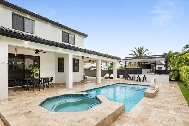 5324 SW 164 Ct, Miami, FL 33185