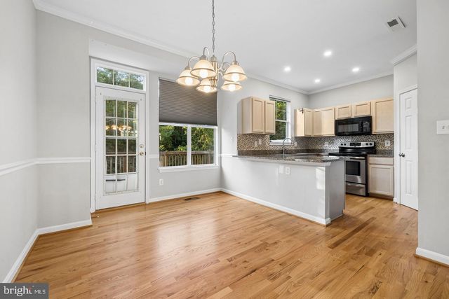 3968 HARTLAKE ST, Woodbridge, VA 22192