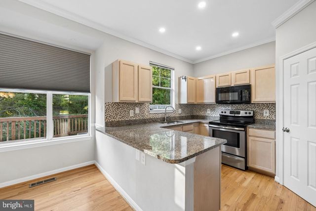 3968 HARTLAKE ST, Woodbridge, VA 22192