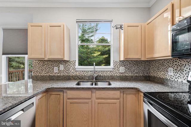3968 HARTLAKE ST, Woodbridge, VA 22192