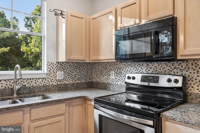 3968 HARTLAKE ST, Woodbridge, VA 22192