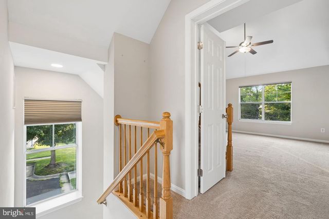 3968 HARTLAKE ST, Woodbridge, VA 22192