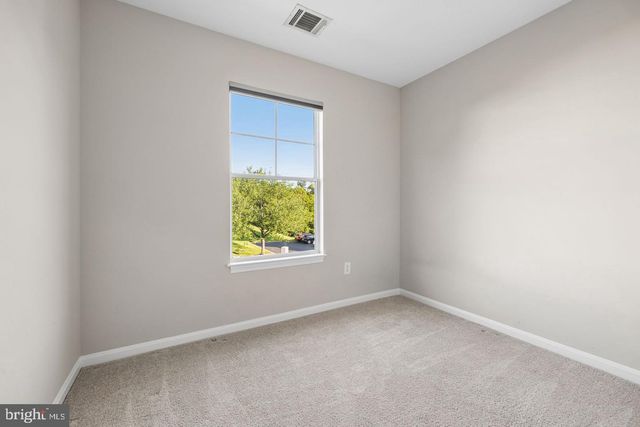 3968 HARTLAKE ST, Woodbridge, VA 22192