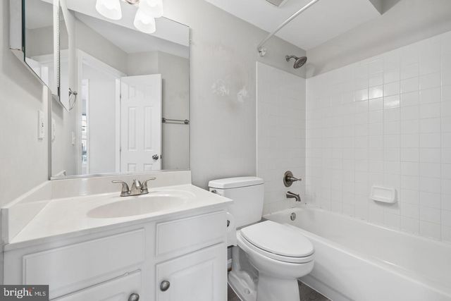 3968 HARTLAKE ST, Woodbridge, VA 22192