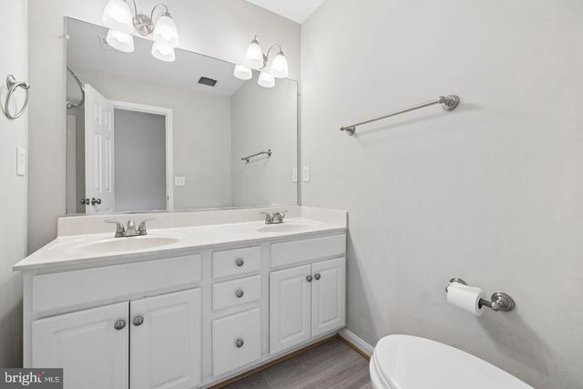 3968 HARTLAKE ST, Woodbridge, VA 22192