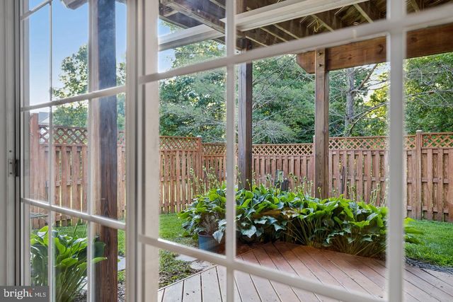 3968 HARTLAKE ST, Woodbridge, VA 22192