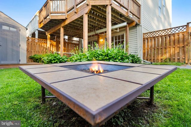 3968 HARTLAKE ST, Woodbridge, VA 22192