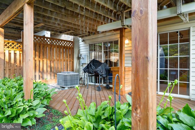 3968 HARTLAKE ST, Woodbridge, VA 22192