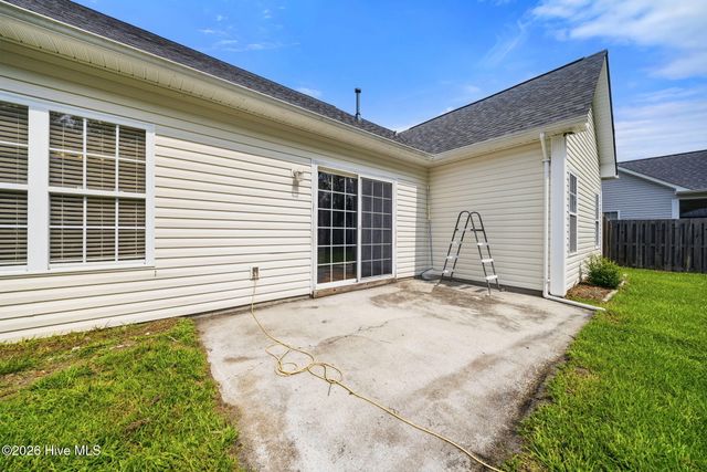 105 Penquin Place, Hampstead, NC 28443