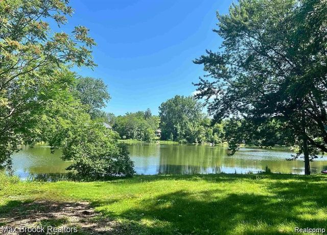4995 Lockhart Street, West Bloomfield, MI 48323