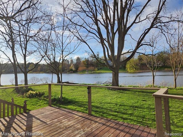 4995 Lockhart Street, West Bloomfield, MI 48323