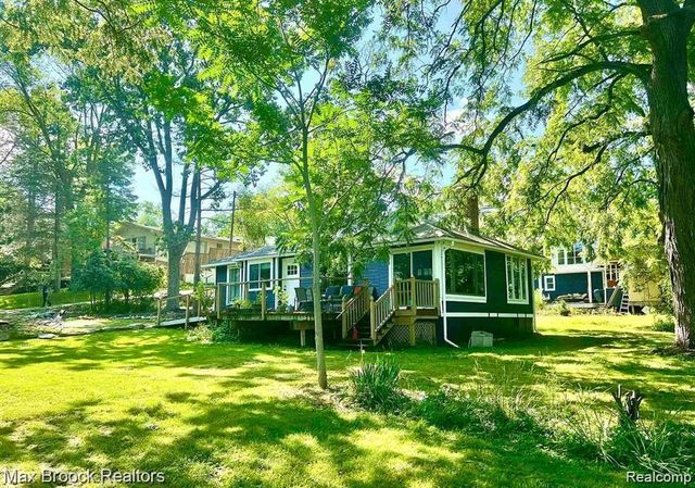 4995 Lockhart Street, West Bloomfield, MI 48323