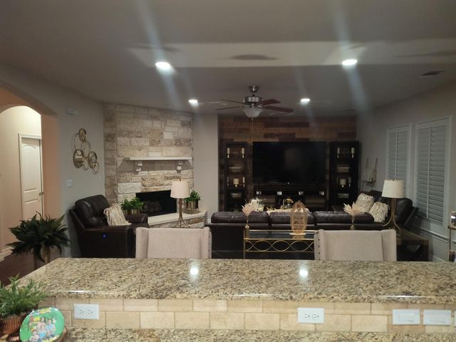 213 Dawn DR, Liberty Hill, TX 78642