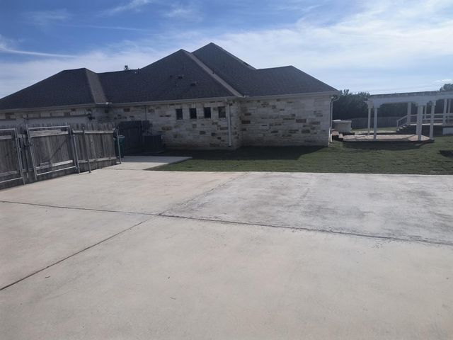 213 Dawn DR, Liberty Hill, TX 78642