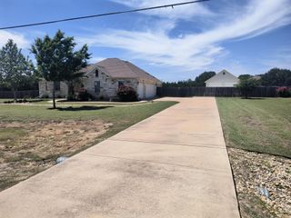 213 Dawn DR, Liberty Hill, TX 78642
