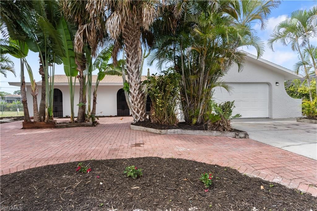 8925 Dorchester ST, FORT MYERS, FL 33907 — exterior