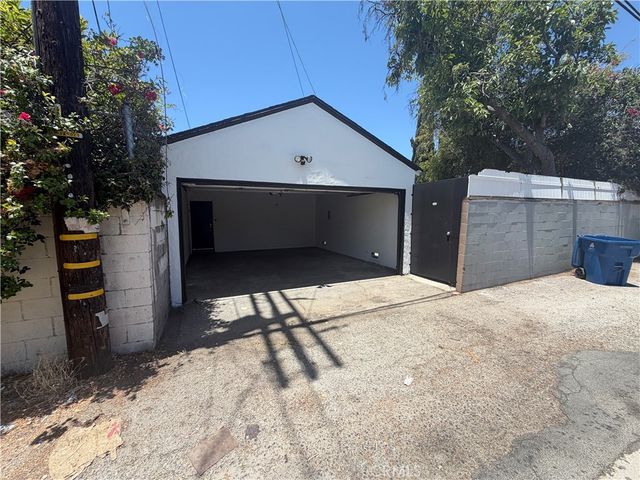 6250 Babcock Avenue, North Hollywood, CA 91606