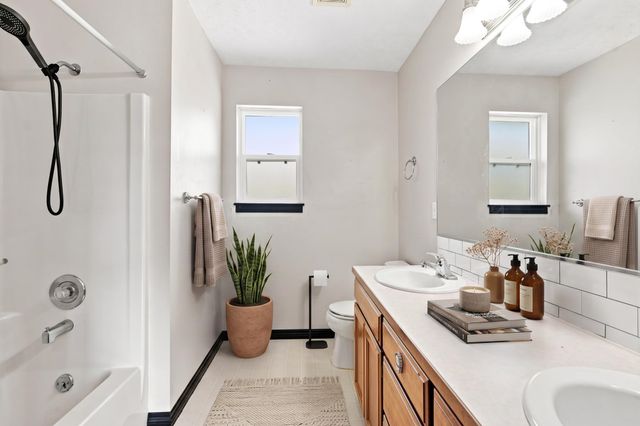 506 S Shelley Lake Ln, Spokane Valley, WA 99037